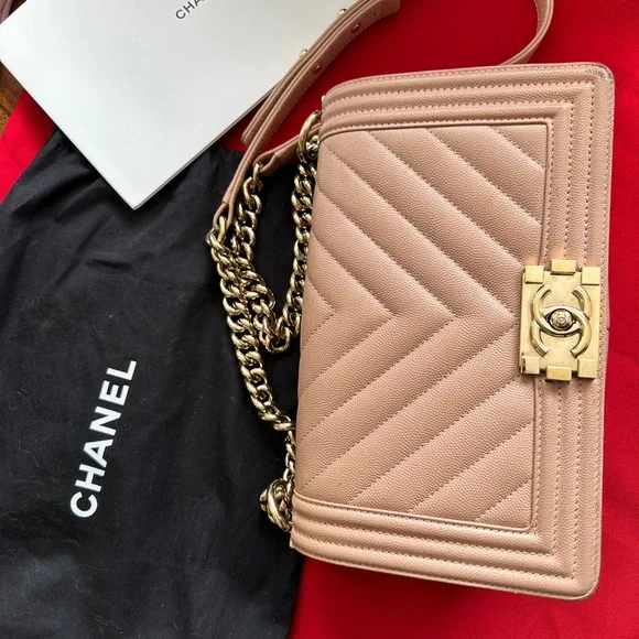 Chanel Beige Chevron Crossbody Bag with Gold Hardware - Picture 2 of 3